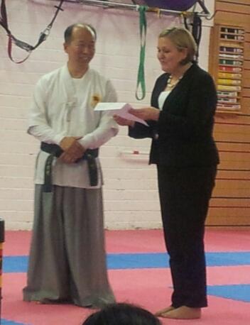 Letter of Appreciation from Prime Minister of Ireland  with a Mayor & ex-Mayor of Castlebar city (아일랜드 수상으로부터 감사장 )